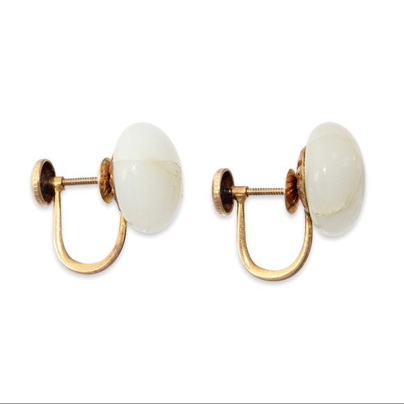 Vintage 10K Gold White Marbled Glass Screw Back Earrings Round Button Estate - Picture 2 of 4